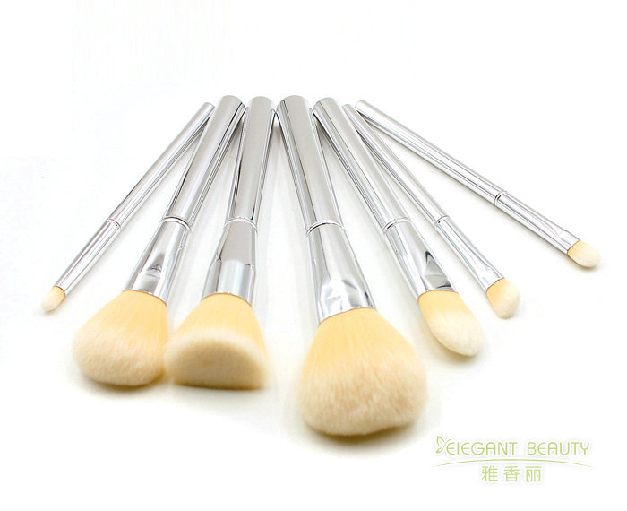 成套化妝刷的“黃金組合”:雅香麗每支刷子的獨(dú)特作用